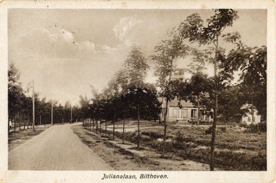 8371 Gezicht in de Julianalaan te Bilthoven uit het zuidwesten.